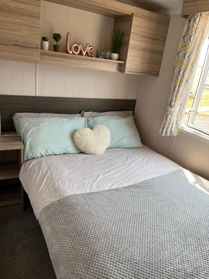 Beautiful Caravan In Trecco Bay! 74 Sycomore Bridgend  Ngoại thất bức ảnh