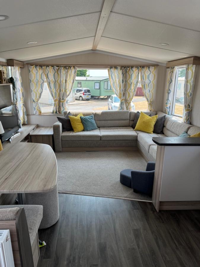 Beautiful Caravan In Trecco Bay! 74 Sycomore Bridgend  Ngoại thất bức ảnh